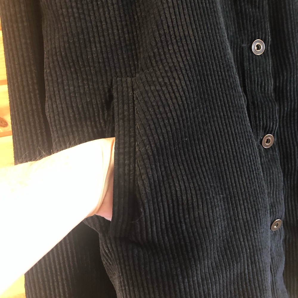 LA MIEL Women’s Oversized Black Corduroy Shacket, Size L - Picture 3 of 9